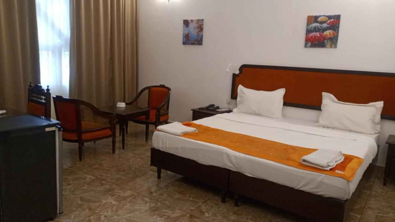Ats Willingdon Hotel Kochi Zewnętrze zdjęcie