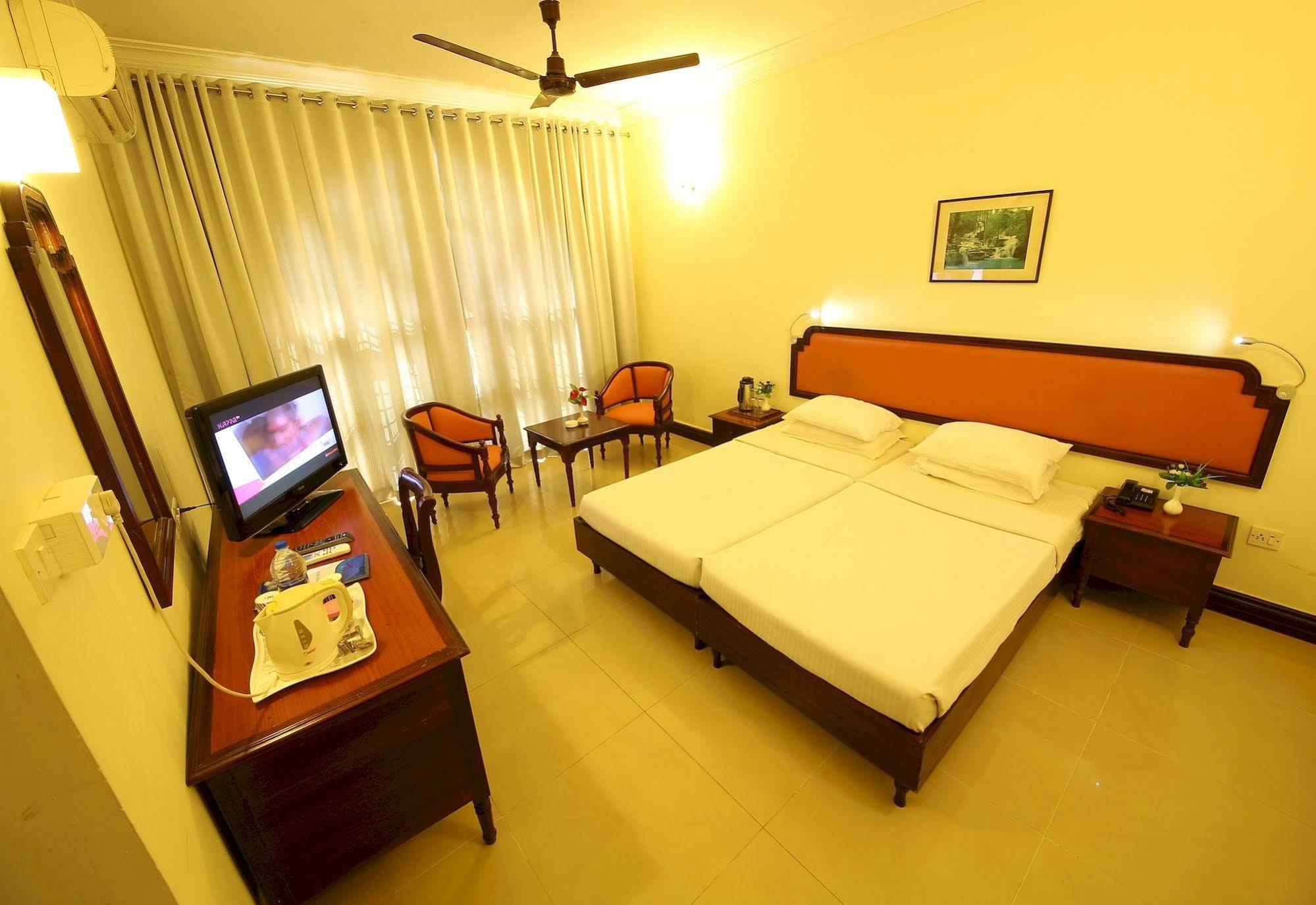 Ats Willingdon Hotel Kochi Zewnętrze zdjęcie