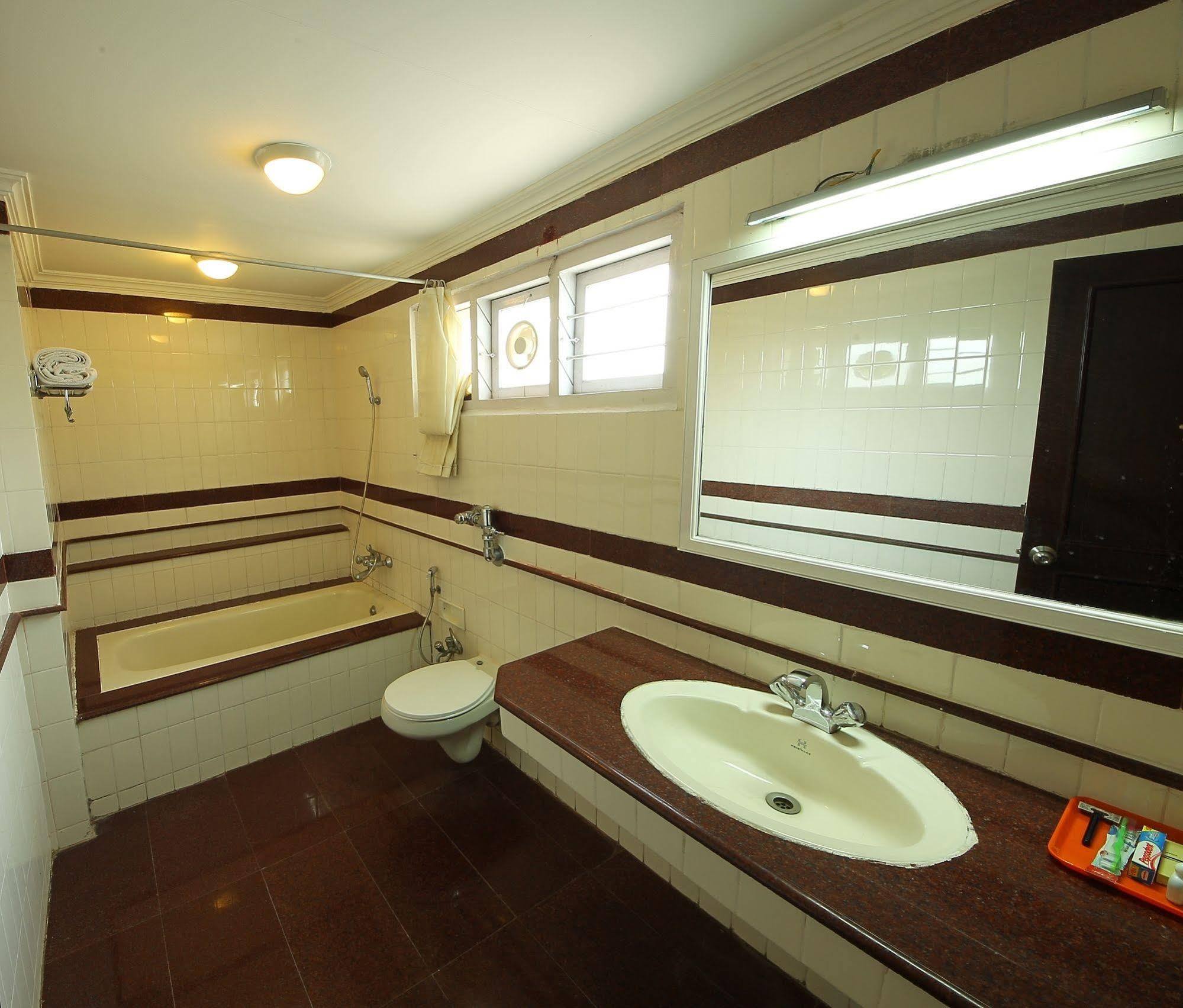 Ats Willingdon Hotel Kochi Zewnętrze zdjęcie